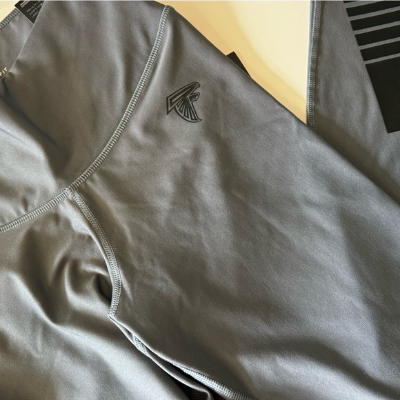 Nike Pants - Nike Sculpt Victory NFL Atlanta Falcon Leggings